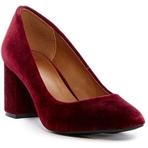 14th & Union Josette Velvet Heels!!